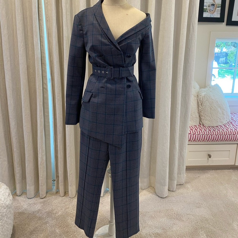 Plaid off-the-shoulder suit
